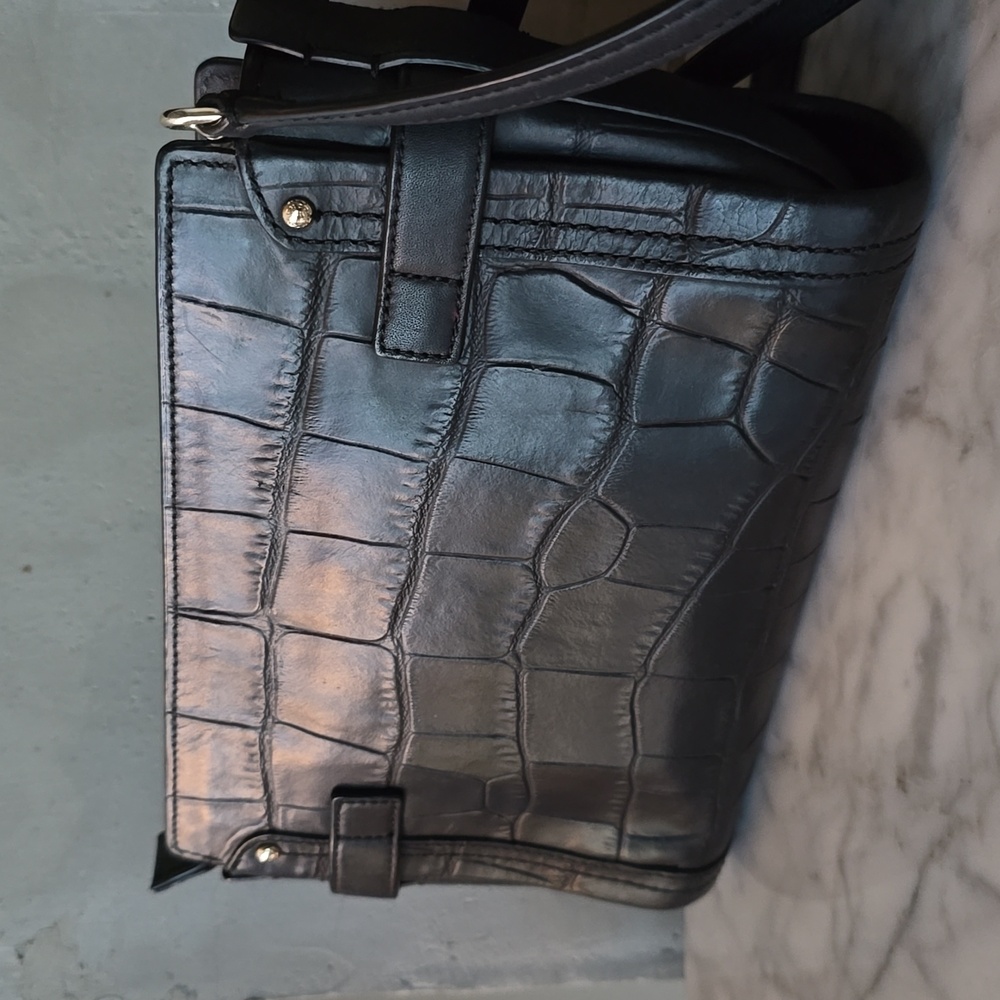 Coach black leather embossed small crossbody gold detail - Picture 7 of 13